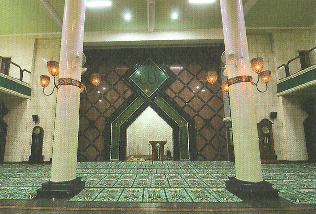 Perhatikan Adab Ketika Berada di Masjid
