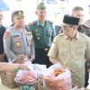 Kapolres PALI AKBP Khairu Nasrudin, S.I.K, M.H, Mendampingi Bupati PALI DR.Ir.H. Heri Amalindo MM Dalam Kegiatan Operasi Pasar Murah