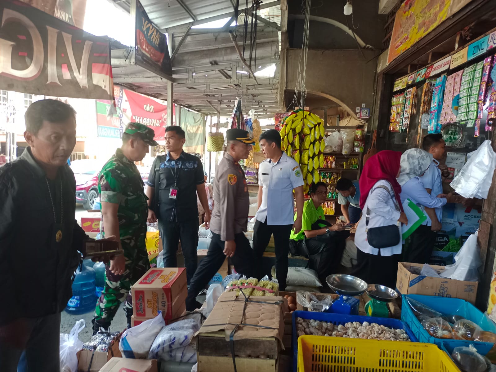 Polsek Talang Ubi Bersama Forkopimda Melaksanakan kegiatan Sidak dan Pemantauan Harga di Pasar Impres Pendopo