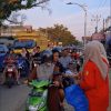 Bagi Takjil di Bulan Ramadhan, wujud Kepedulian KSR PMI Unit STIKes Jabal Ghafur Pidie
