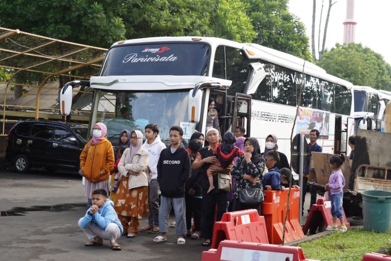 Kerjasama Polres dan Pemkab Garut Bantu 150 Warga Mudik Gratis