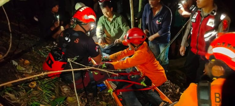 Turis Asal Perancis yang Hilang Di Bukit Sipiso-piso Ditemukan Turis Asal Perancis yang Hilang Di Bukit Sipiso-piso Ditemukan