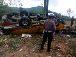 Satu Unit Bus Alami Kecelakaan Tunggal, Sopir Takkuasai Medan