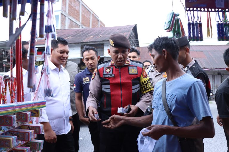 Cegah Pesta Petasan, Polres Bener Meriah dan Polsek Jajaran Tertibkan Pedagang Petasan