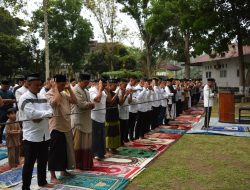 Batalyon Infanteri 113/JS Gelar Shalat Idul Fitri 1445 H / 2024 M di Lapangan Asrama Militer Kompi Markas