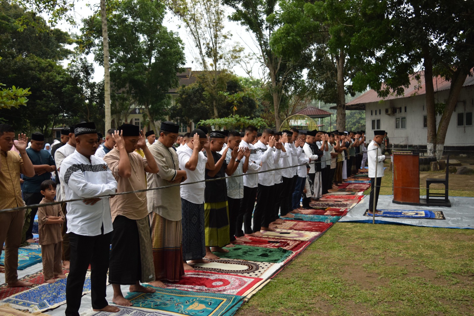 Batalyon Infanteri 113/JS Gelar Shalat Idul Fitri 1445 H / 2024 M di Lapangan Asrama Militer Kompi Markas