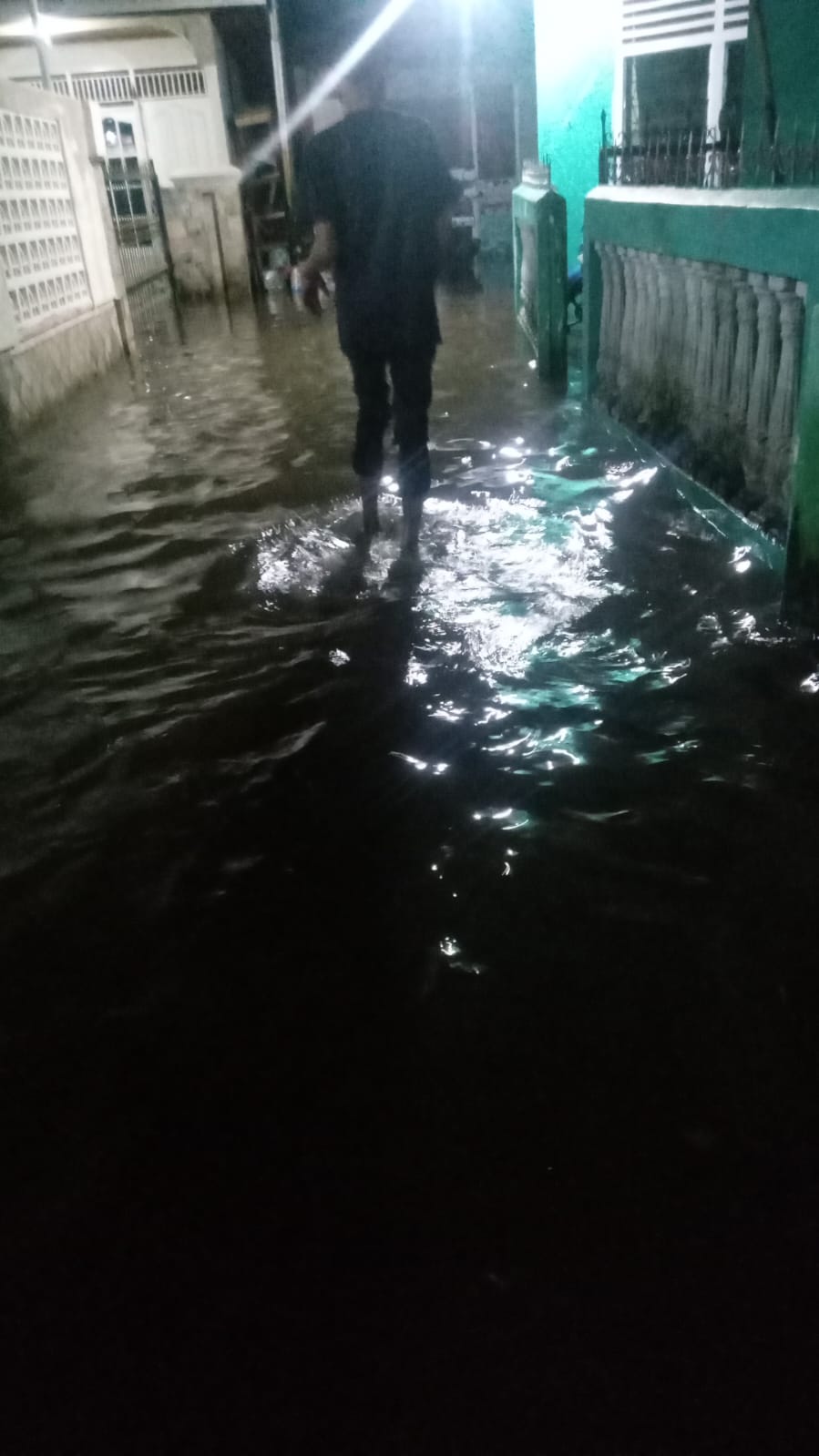 Baru Berapa Jam Kota Palembang Di Guyur Hujan, Sudah Banjir Dimana mana Termasuk Di Kelurahan 26 Ilir Kecamatan IB 1