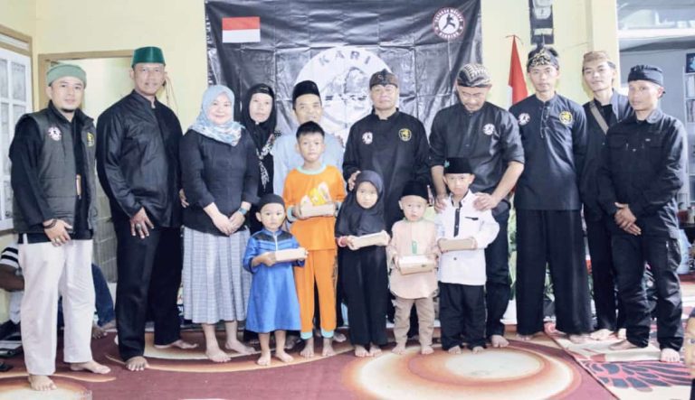 Halal Bihalal Idul Fitri Pesilat Kari Condre Bersama Ikhwan Alhikmah Berbagi Kebahagiaan