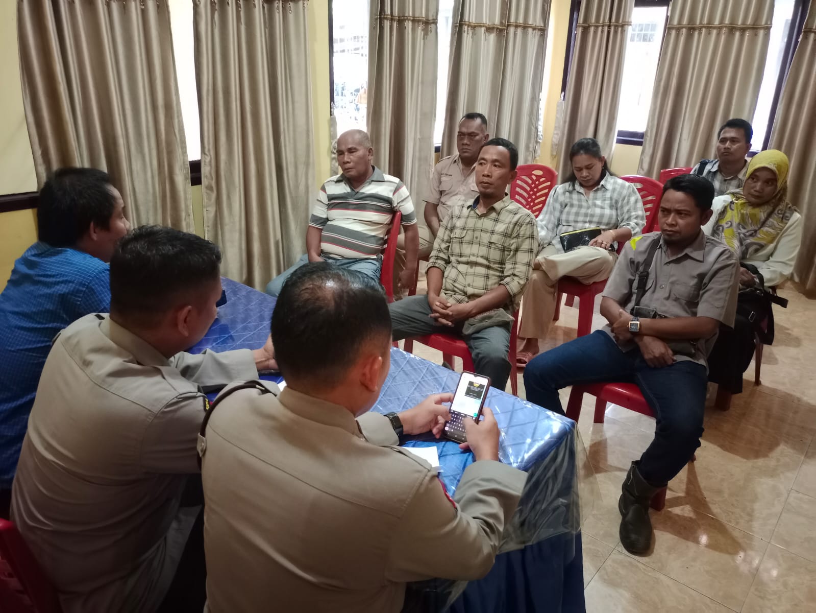Polsek Talang Ubi Lakukan Mediasi Antara Kepala Desa Dan BPD Desa Benakat Minyak PALI