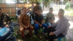 Kapolsek Penukal Abab IPTU ARZUAN , S.H. Bersama Anggota Bhabinkamtibmasnya Gelar Jum'at Curhat di Desa Purun