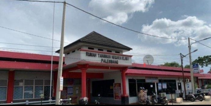 Diduga Warga Binaan Rutan Pakjo Palembang Bebas Menggunakan Handphone