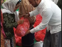 Fauzi Santuni Anak Yatim dan Kaum Dhuafa