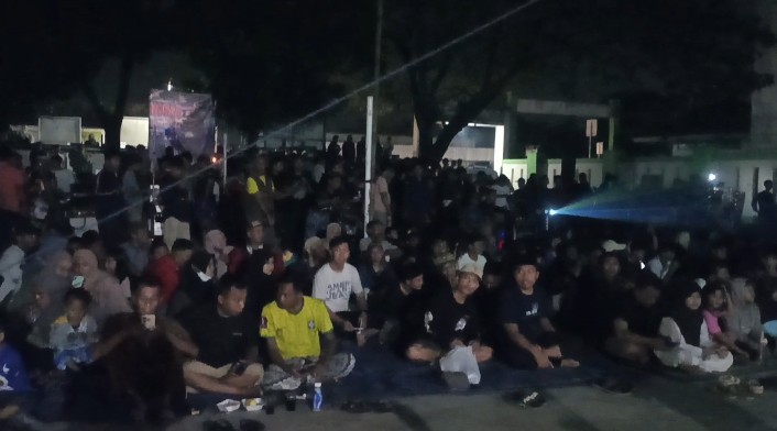 Pemdes Sindangmulya Nobar Timnas Garuda U23 Bersama Muspika dan Warga