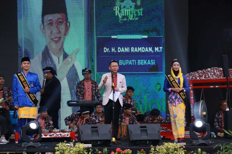 Pemkab Bekasi Luncurkan Program Bantuan Pendidikan Pintar untuk Pemuda Berprestasi