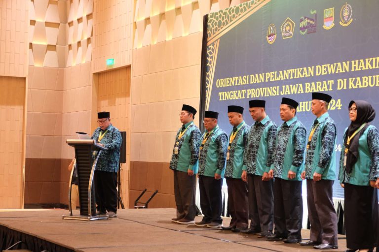 Kukuhkan Dewan Hakim MTQ ke-38, Ketua LPTQ Amanahkan Prestasi Jawa Barat di Tingkat Nasional Kukuhkan Dewan Hakim MTQ ke-38, Ketua LPTQ Amanahkan Prestasi Jawa Barat di Tingkat Nasional