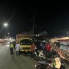 Sopir Truk Tertidur. Seruduk Warung Nasi Uduk Di Idi Rayeuk Aceh Timur