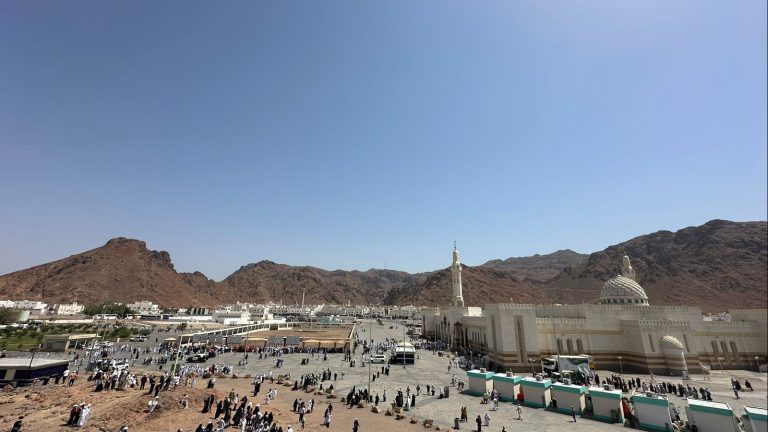 Jaga Adab, Jemaah Haji Harap Perhatikan ini Saat Ziarah di Jabal Uhud