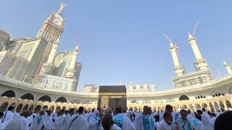 Suhu di Makkah Tembus 42 Derajat Celcius, Jemaah Jangan Lupa Gunakan APD