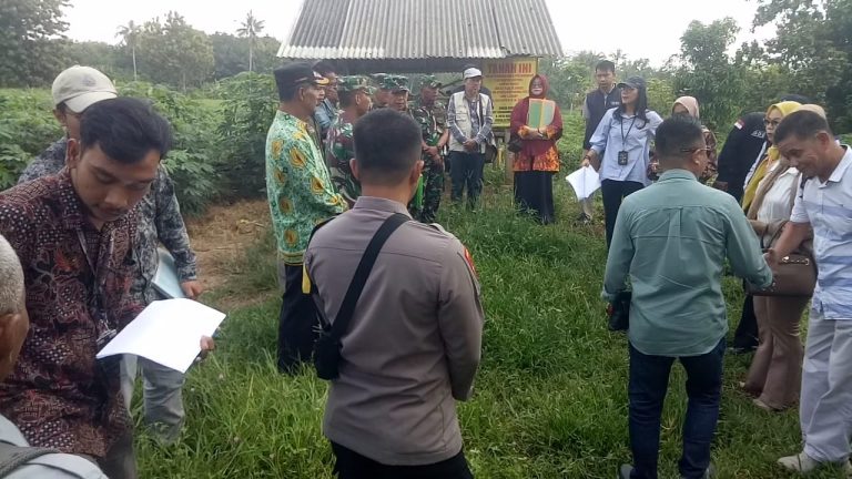 Hakim Pengadilan Negeri Gedong Tataan Kelas II (Pesawaran)Menggelar Sidang Lapangan Dalam Rangka Gugatan Perdata  Bernomor 03/PDT.G/2024_PN.Gdt.