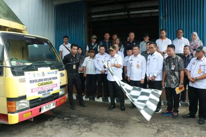 Penjabat (PJ) Bupati Lampung Utara Drs. Aswarodi,M.Si.,Melakukan Kegiatan Launching Penyaluran Bantuan Pangan Tahap II