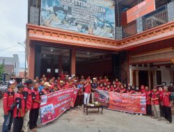 Memperingati Hari Buruh Internasional (May Day) DPC FSB NIKEUBA Kota Palembang Bagikan Sembako Kepada Korban PHK