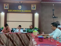 Warga Desa Kedunglengkong, Kecamatan Dlanggu, Kabupaten Mojokerto Bergejolak