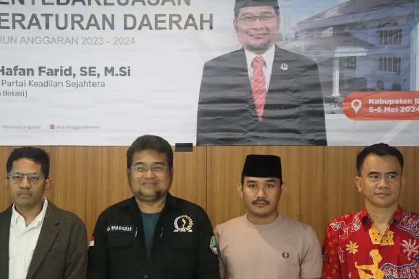 Duet Faizal Hafan Farid dan Ade Kuswara Kunang Berikan Edukasi Parlemen Bagi Mahasiswa UPB