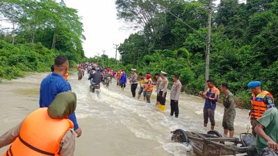 Polsek Talang Ubi Mengambil Langkah Proaktif Dalam Menghadapi Ancaman Banjir Yang Melanda Wilayahnya