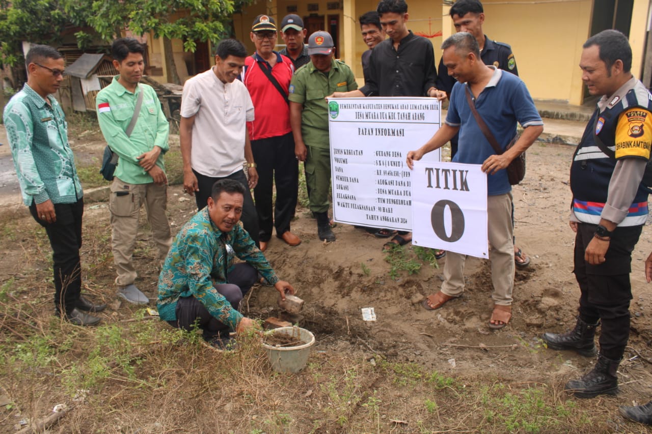 Realisasikan Dana Desa (DD), Pemerintah Desa Muara Dua Laksanakan Kegiatan Titik Nol Dilokasi Pembangunan