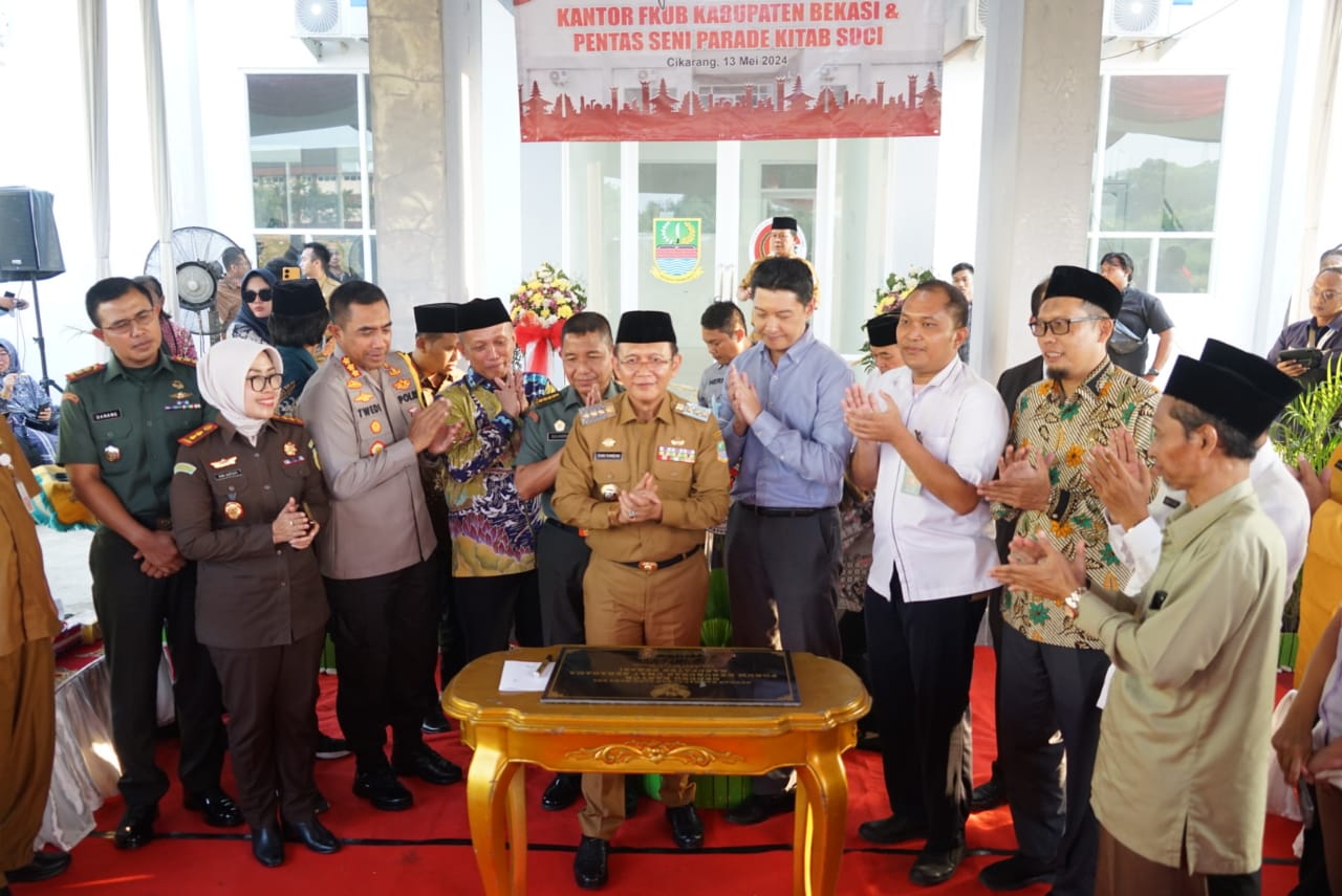 Kapolres Metro Bekasi Bersama Forkopimda Hadiri Peletakan Batu Pertama Pembangunan Rumah Ibadah Multireligi di Kabupaten Bekasi