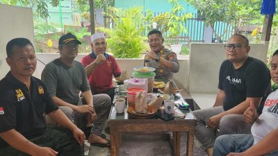 Kapolsek Cibarusah Sampaikan Pesan Kamtibmas di Acara Ngopi Bareng Pokdarkamtibmas dan Warga