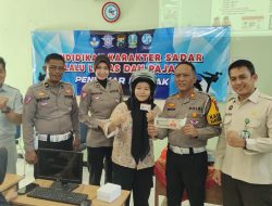 Kasat Lantas Polres Madiun Kota Jadi Narasumber  Sosialisasi Tertib Berlalu Lintas di SMKN 2 Jiwan