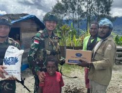 Serbuan Langsung Satgas Yonif 509 Berikan Bantuan Untuk Masyarakat Honai
