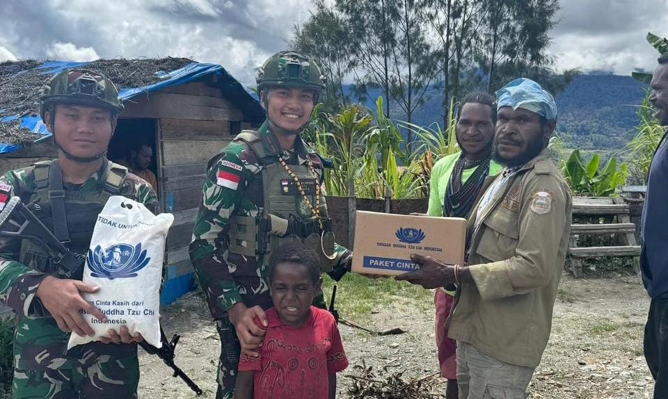 Serbuan Langsung Satgas Yonif 509 Berikan Bantuan Untuk Masyarakat Honai