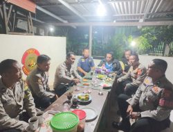 Polsek Cibarusah Giat Patroli dan Cangkrukan Kunjungi Warga di Satkamling