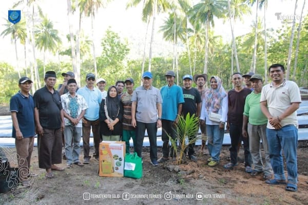 Wali Kota serahkan Bantuan Alat Pertanian Untuk Kelompok Tani Bina Bersama