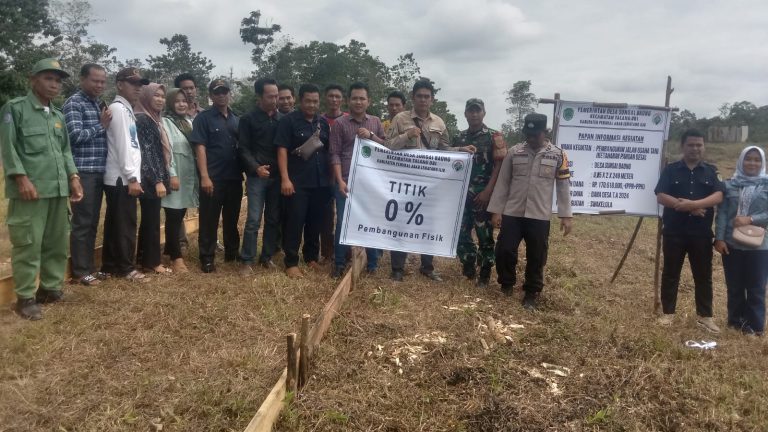 Pemerintah Desa Sungai Baung Laksanakan Titik Nol Sebagai Tanda Dimulainya Pembangunan Jalan Setapak Dusun 7