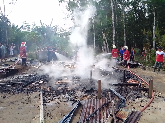 Si Jago Merah Mengamuk, Sebuah Rumah di Desa Sungai Langan Habis Taktersisah