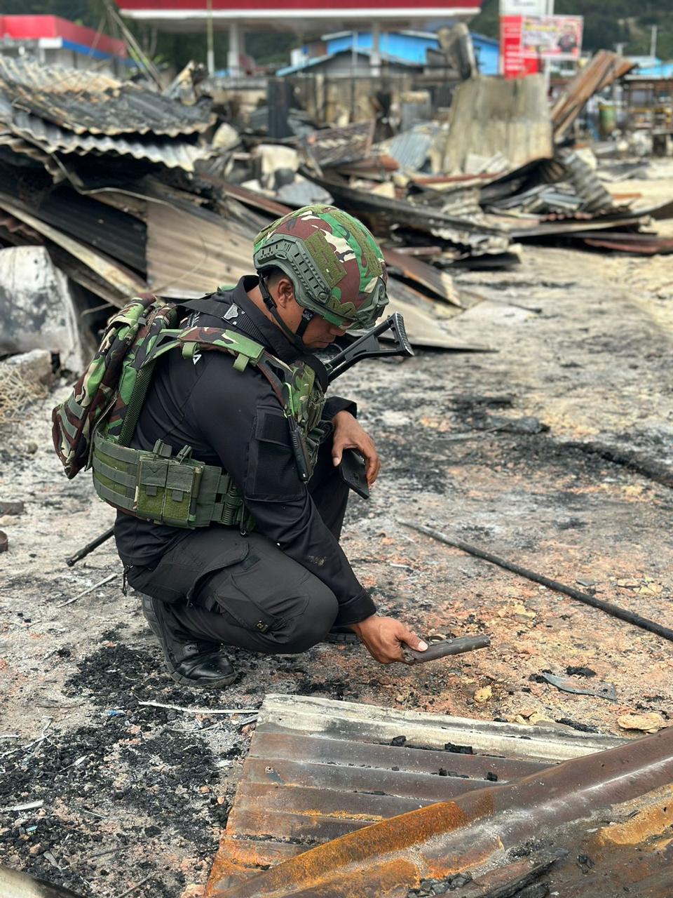 PASKA KONTAK TEMBAK KEMARIN MALAM, TIM GABUNGAN SATGAS YONIF 527/BY MENEMUKAN SENJATA API