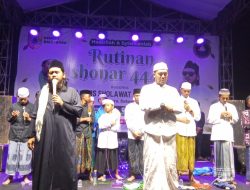 Fauzi Gelar Sholawat Nariyah 4444