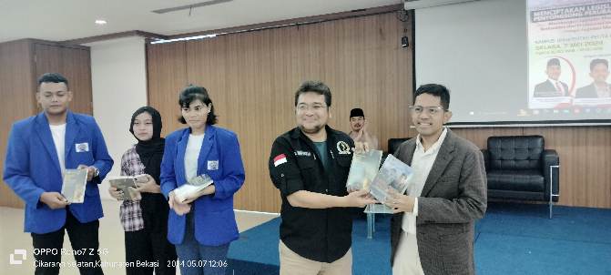 Duet Faizal Hafan Farid dan Ade Kuswara Kunang Berikan Edukasi Parlemen Bagi Mahasiswa UPB
