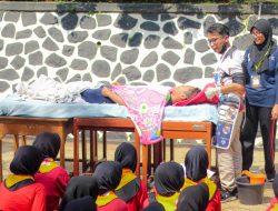 Pelajar Di Batang Bangun Kesiapsiagaan Bencana Lewat Latihan Gabungan PMR