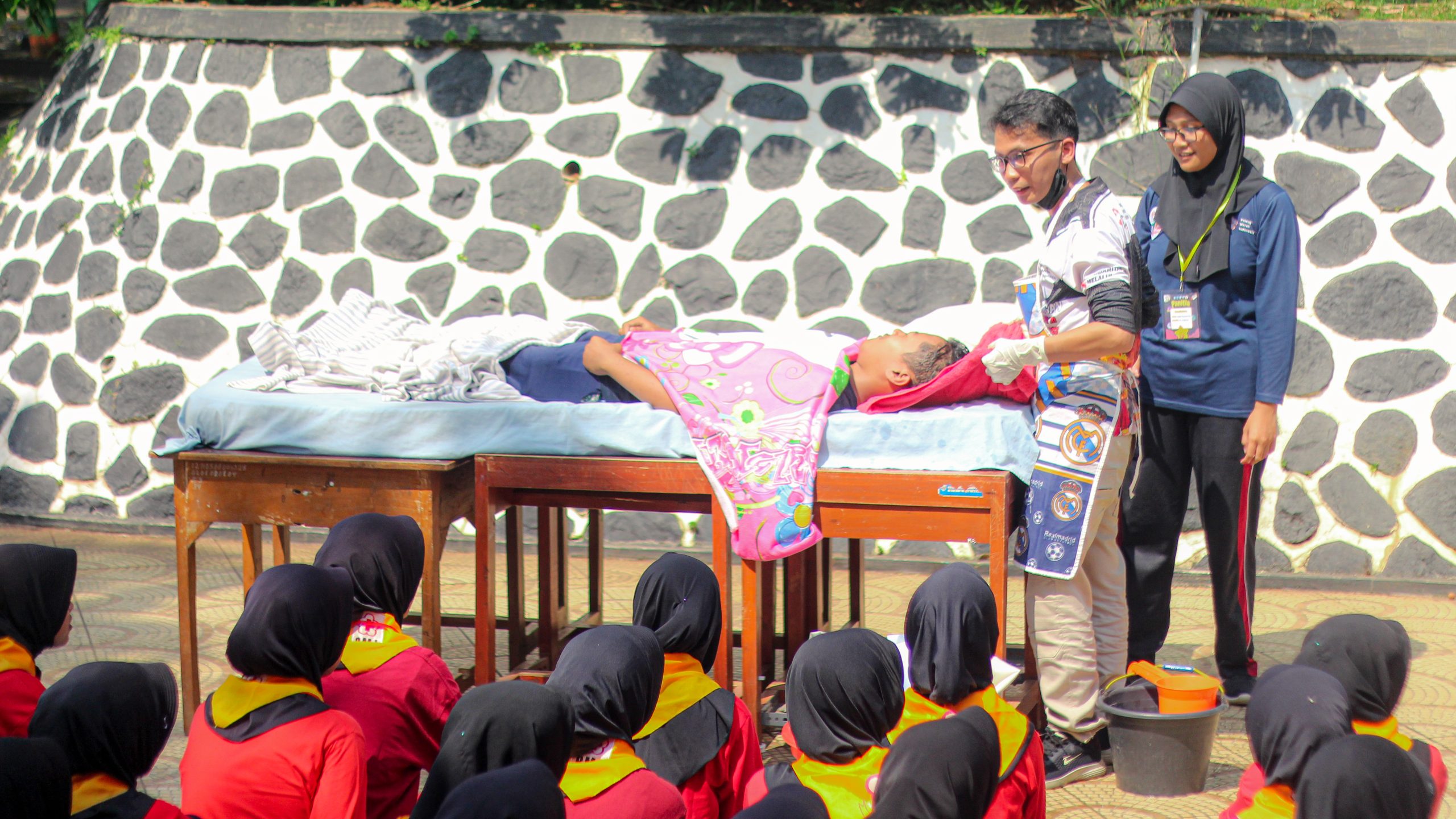 Pelajar Di Batang Bangun Kesiapsiagaan Bencana Lewat Latihan Gabungan PMR