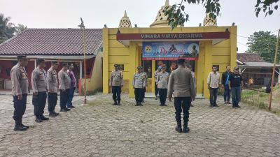 Kapolsek Cibarusah Pimpin Apel Pengamanan Hari Raya Waisak 2024 di Vihara Virya Dharma