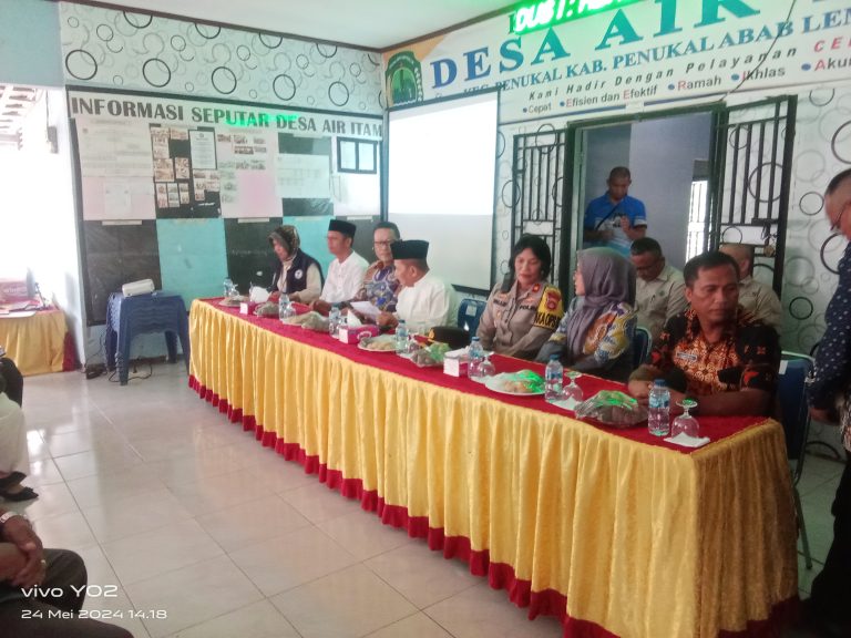 Wakapolres PALI KOMPOL Farida Aprillah SH Beserta Jajaran Polres PALI Mendampingi kunjungan kerja Kepala Badan Narkotika Nasional Provinsi Sumsel Ke Desa Air itam