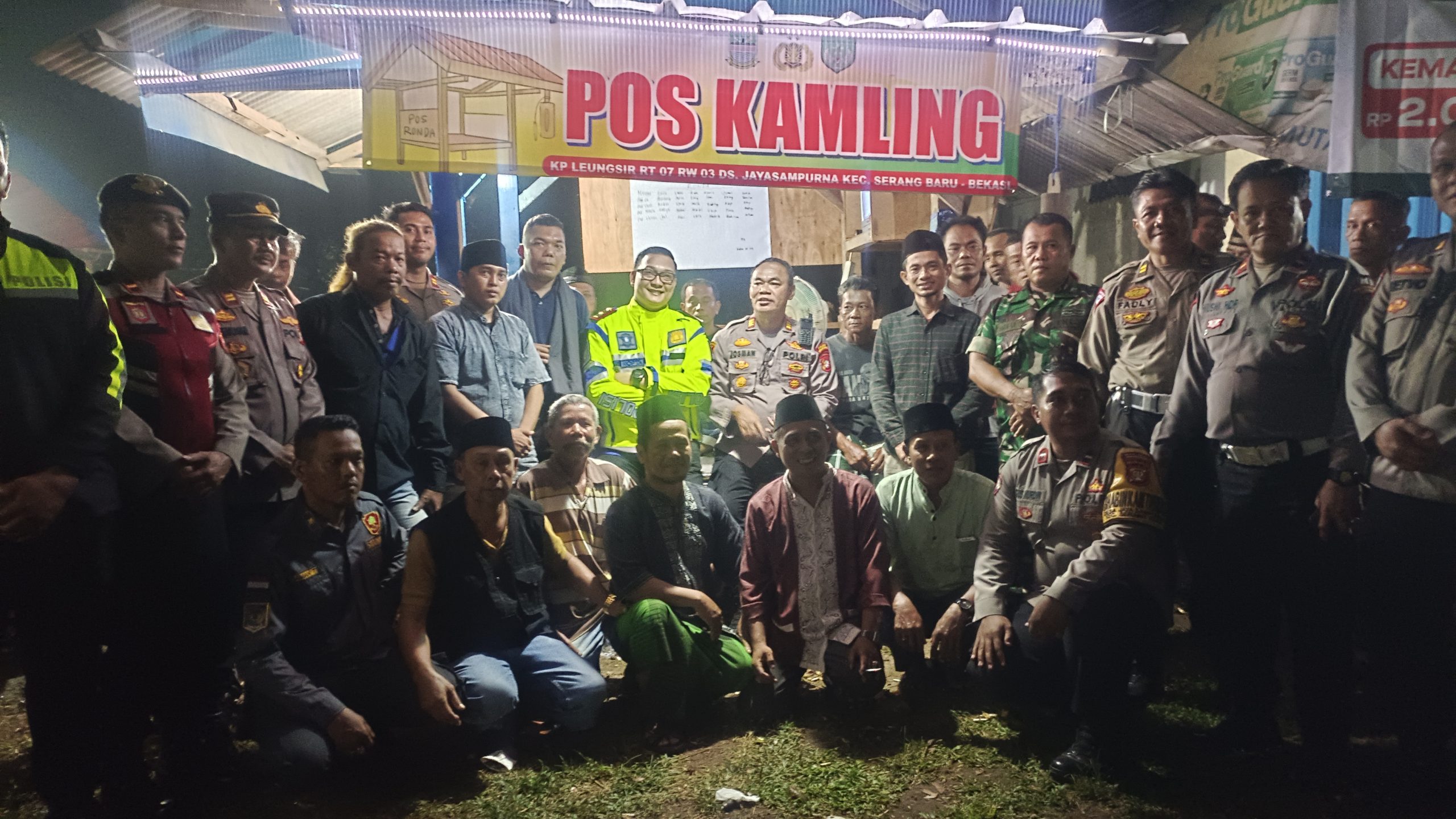 Kasat Lantas Polres Metro Bekasi Kunjungi Pos Siskamling dan Dialog dengan Warga di Kampung Leungsir Serang Baru