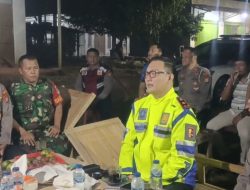 Kasat Lantas Polres Metro Bekasi Kunjungi Pos Siskamling dan Dialog dengan Warga di Kampung Leungsir Serang Baru