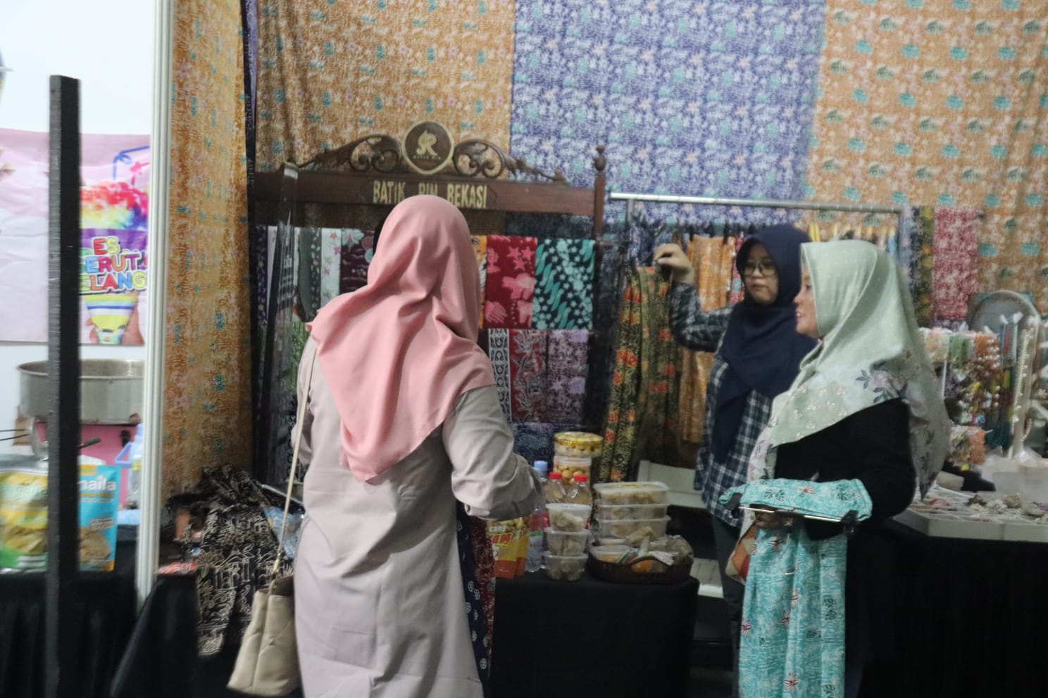 Berkah MTQ, Stand UMKM Batik Bekasi Dibanjiri Pembeli