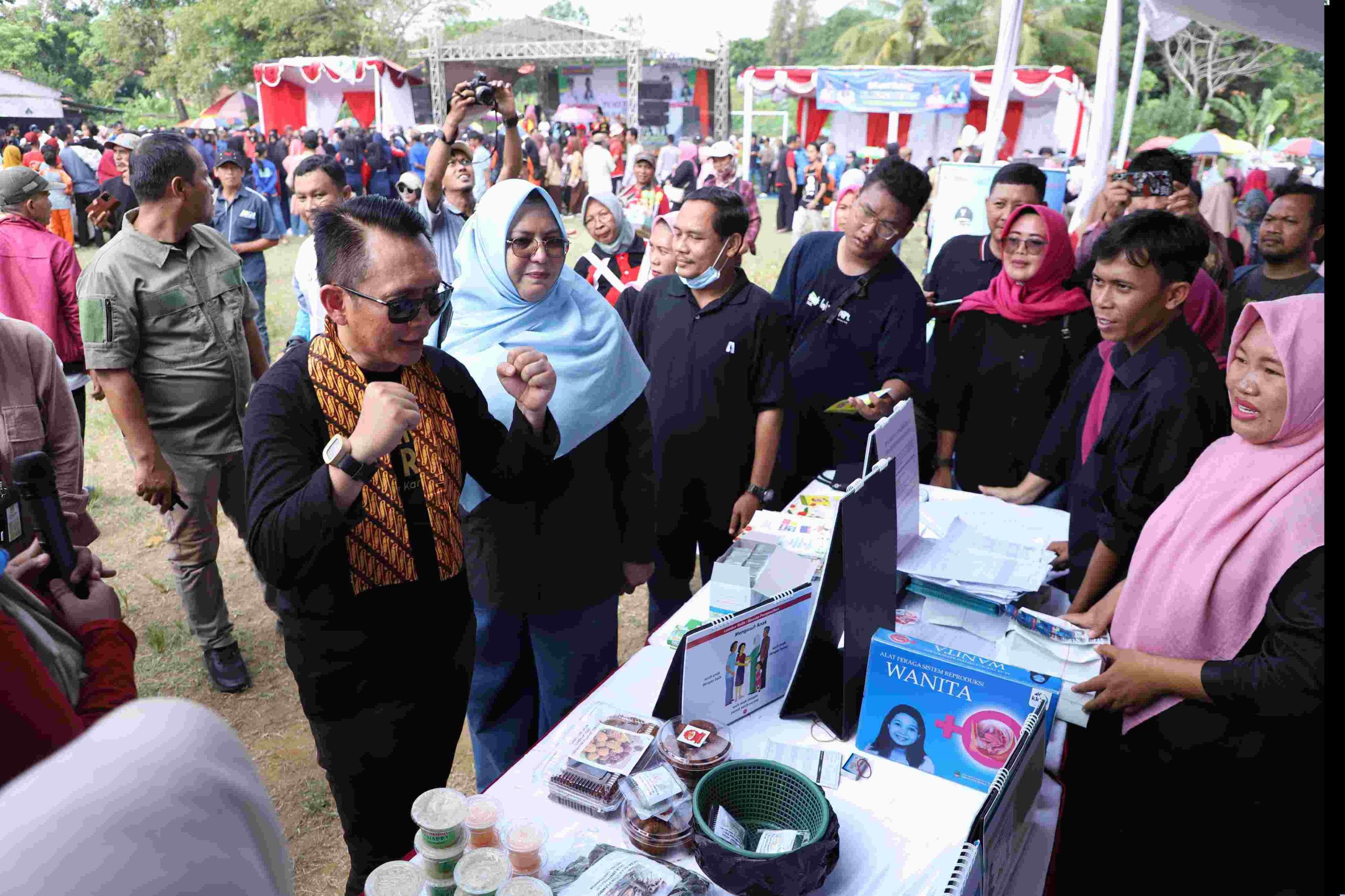 Dikunjungi Ribuan Warga, Pj Bupati Bekasi : Botram Cabangbungin Jadi yang Paling Meriah