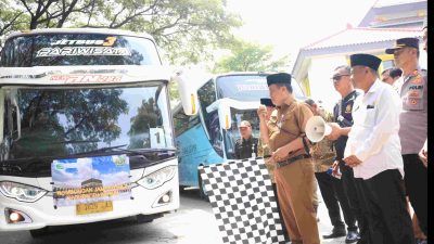 Lepas 440 Calon Jemaah Haji, Sekda Pemkab Bekasi Pesan Jaga Kesehatan Fisik di Tanah Suci